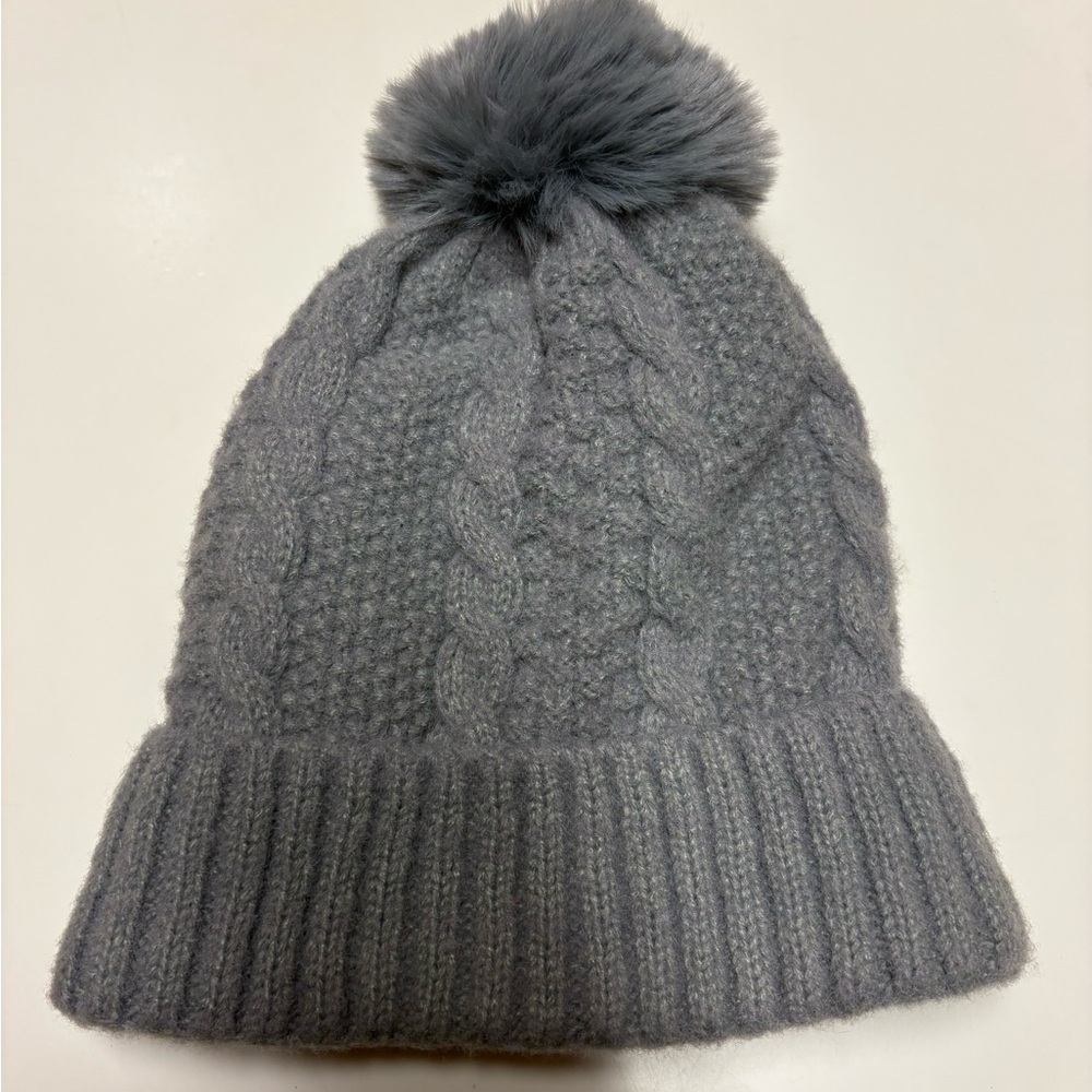 Cozy Gray Knit Beanie with Pom Pom. EUC fur lined - Picture 3 of 3